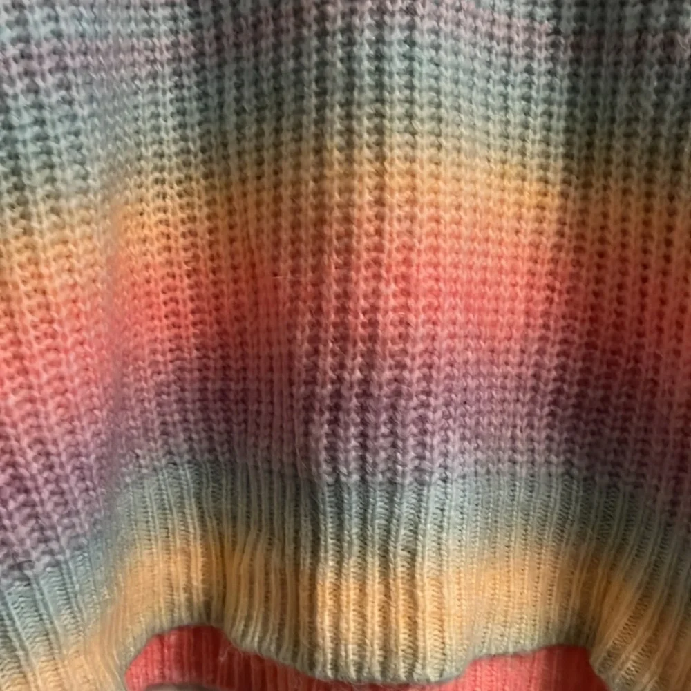 Colorful Sweater! - Picture 4 of 6